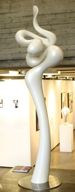 Organische Skulptur, glänzend weiß lackiert